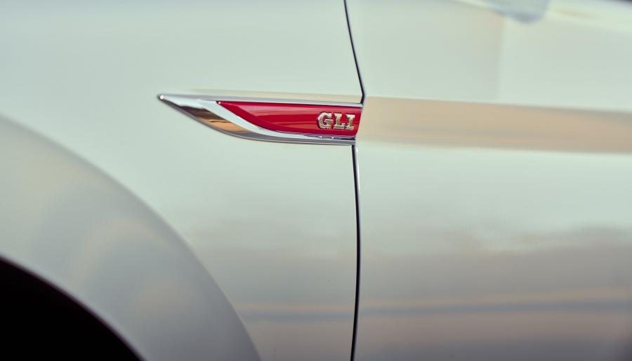 Детали экстерьера Volkswagen Jetta GLI Autobahn 2019 года  (NA) (фото 2 из 20)